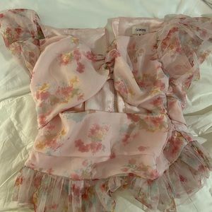 Cute cute out floral top